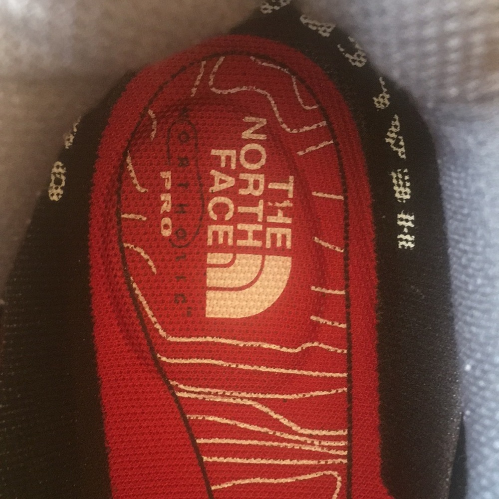 New North Face hiking sneakers - 7.5 - Picture 6 of 7